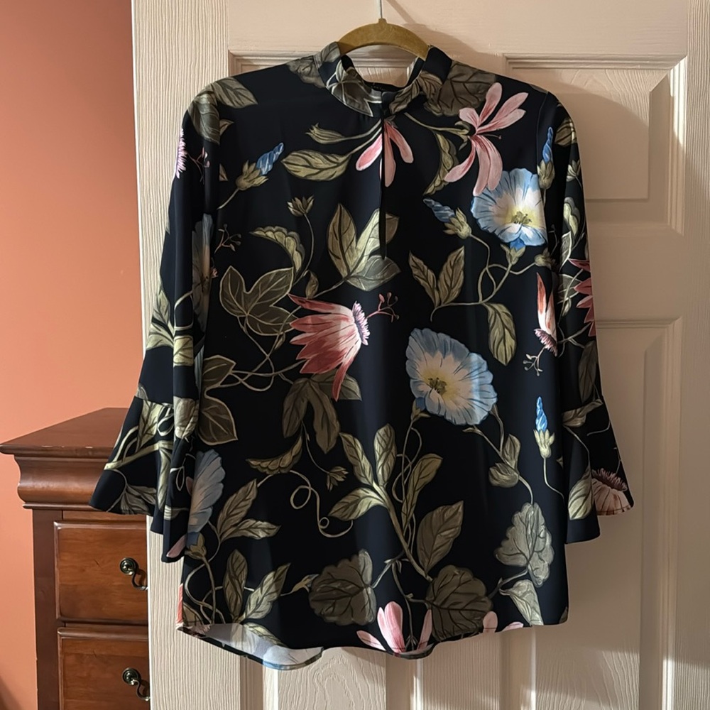 EUC Ann Taylor Morning Glory keyhole blouse M